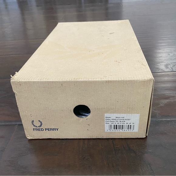 New with box Fred Perry black lace up sneakers size 8 - Picture 8 of 9